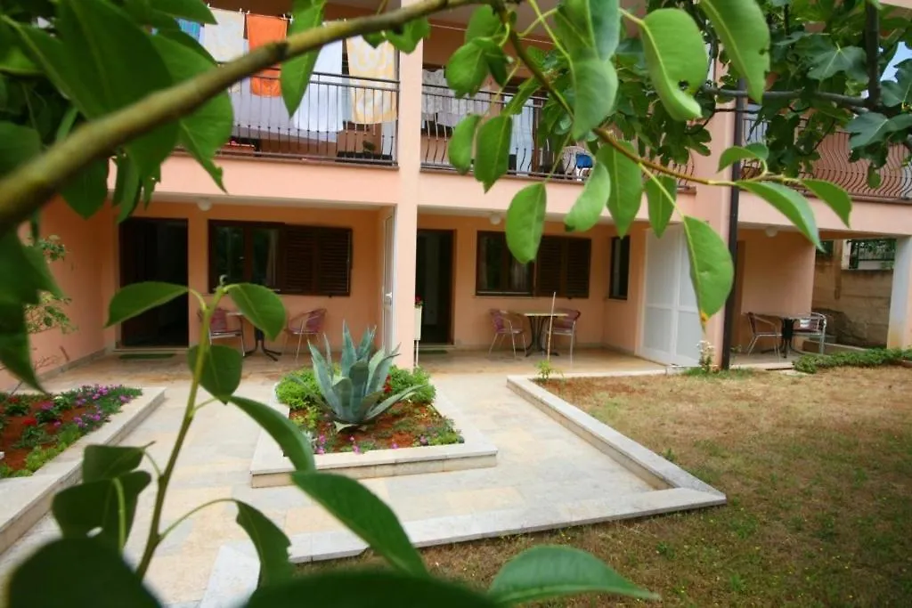 Studio Apartment In Porec With Terrace, Wifi